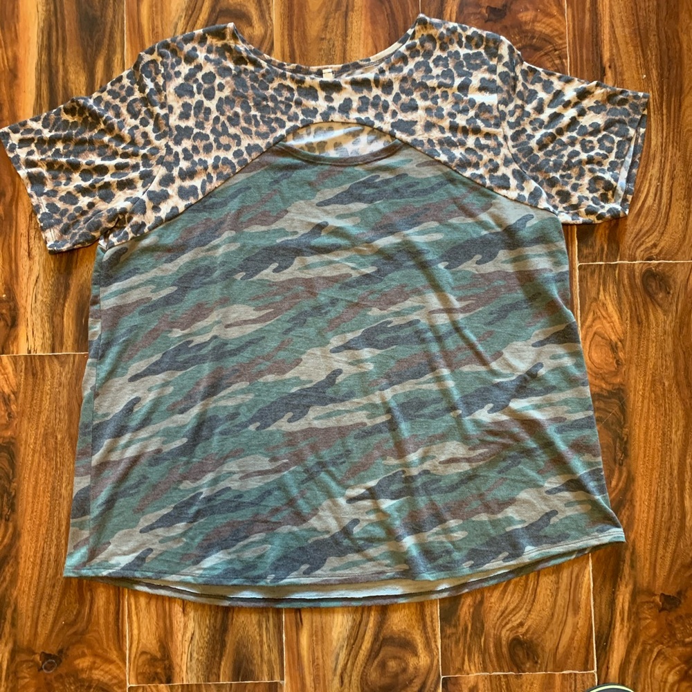 Lily Pad Boutique Cheetah & Camo Short Sleeve 3x Shirt.          2316